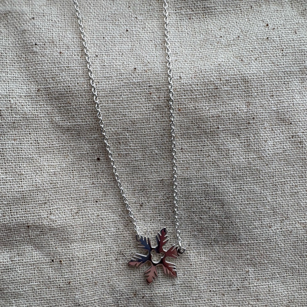Make it Minnie Mickey Snowflake Silver Necklace ❄️